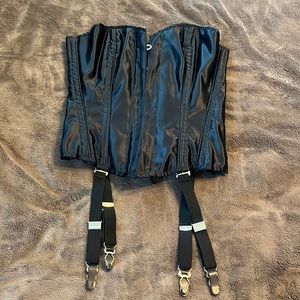 Small black corset double tie in the back steel bones by Leg Avenue